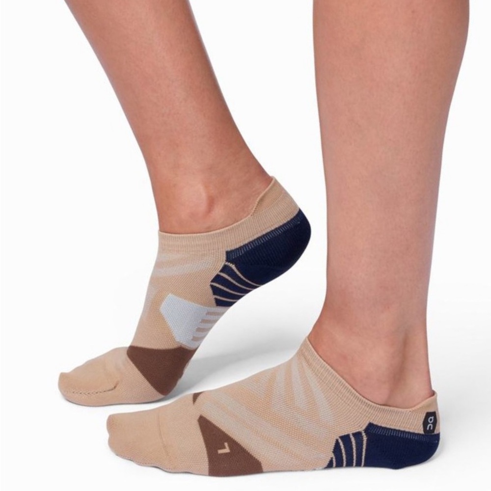 NWT - On Cloud - Low Women Running Socks - Rose Brown/Grey - Size 7/8 (Small)